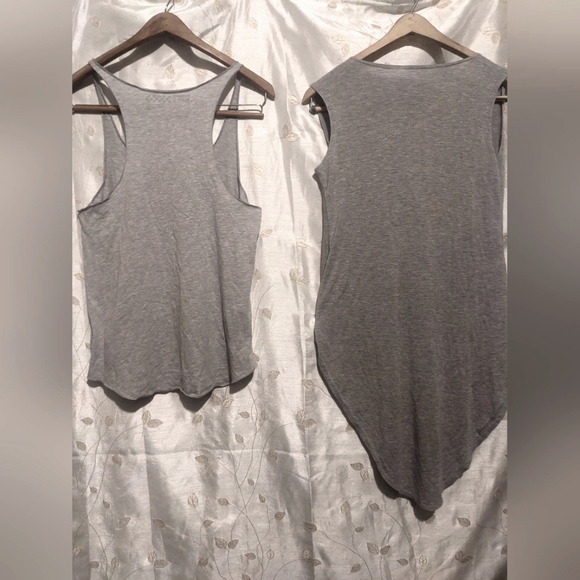 Lot 2 sleeveless SZ MED oversized topa - Picture 6 of 6